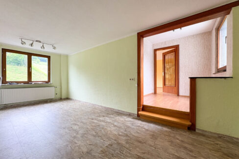 Küche mit Zugang zum Wohnzimmer(OG)