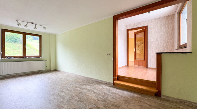 Küche mit Zugang zum Wohnzimmer(OG)