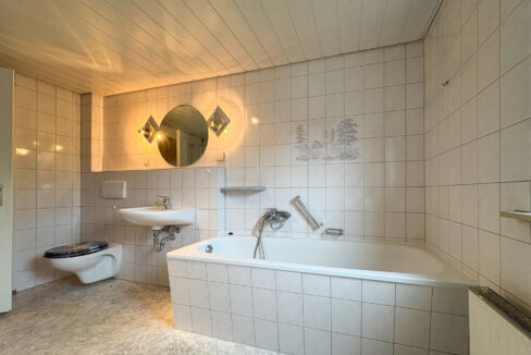 Badezimmer (OG)