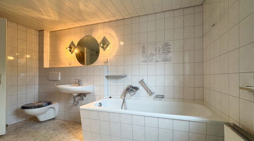 Badezimmer (OG)