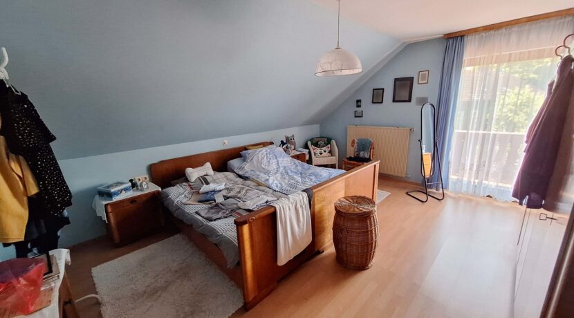 Zimmer 1 mit Balkon DG