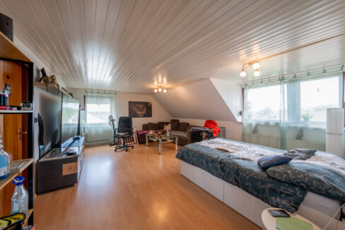 12 Wohnzimmer DG