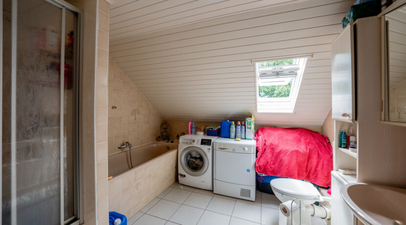 13 Badezimmer DG