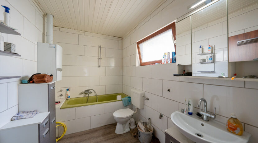 8 Badezimmer EG