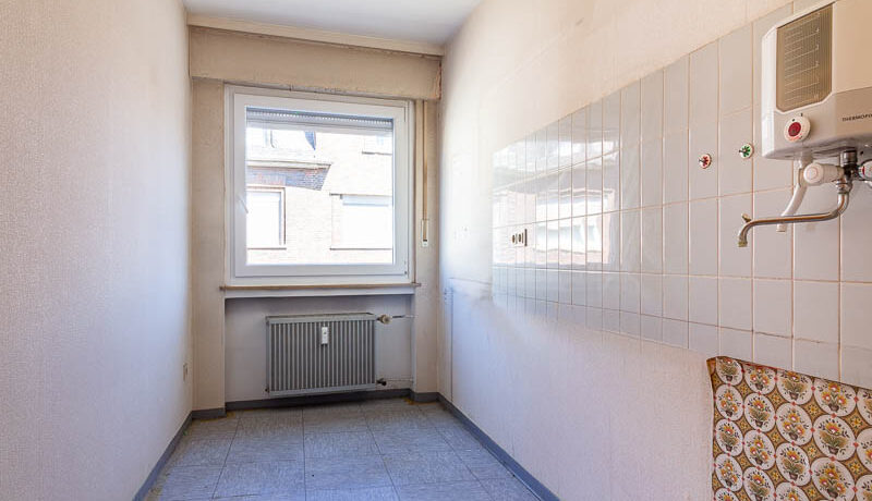 Perfekt geeignet für Ihre individuelle Traumküche - lichtdurchflutete Küche mit Blick nach draußen.
