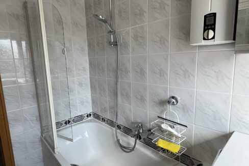 ... Wanne mit Duschmöglichkeit
