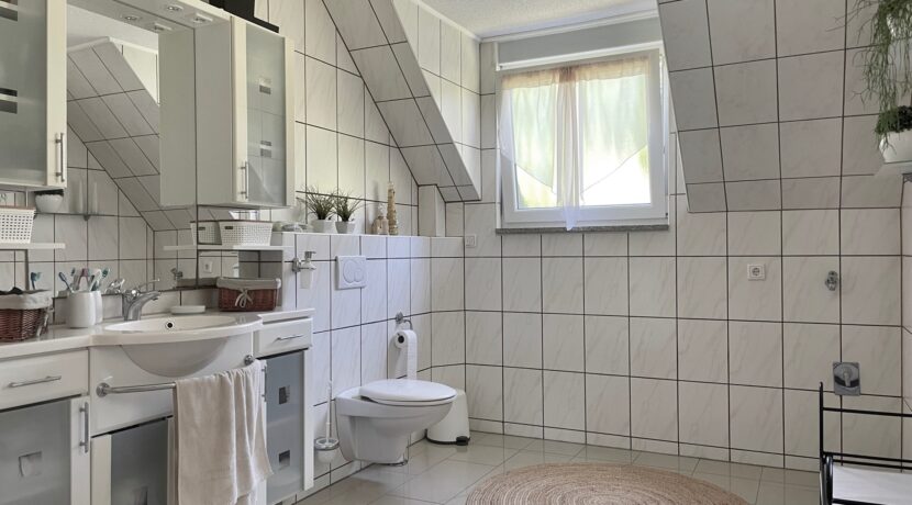 geräumiges Bad