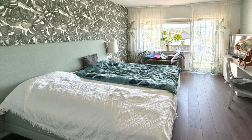 EG Schlafzimmer mit Balkon