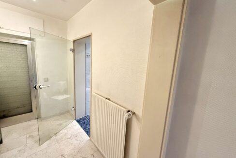 Zugang zum Schwimmbad und Sauna