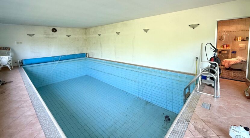 EG Schwimmbad mit Terrasse