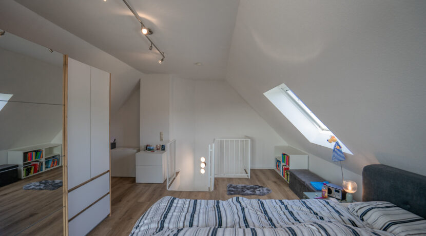 Schlafzimmer DG