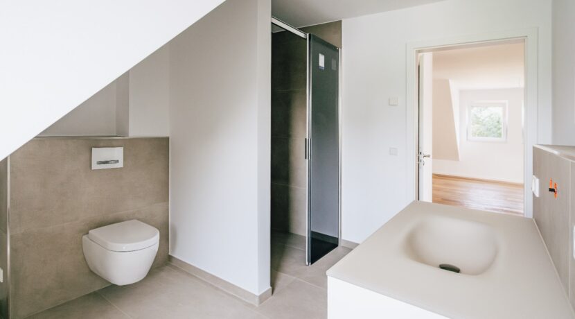Beispiel Badezimmer mit abgemauerter Dusche