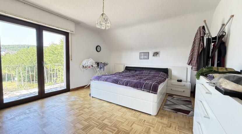 Elternschlafzimmer mit Balkon