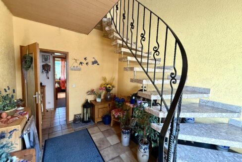 Treppenhaus zu den Mietwohnungen