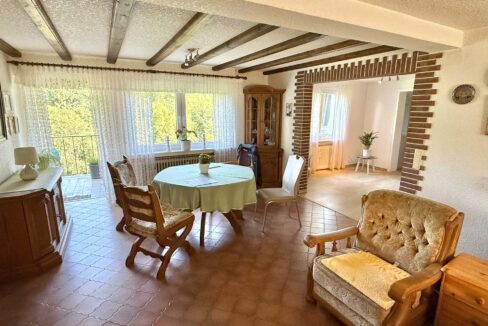 EG rechts Wohn-/Esszimmer mit Balkon