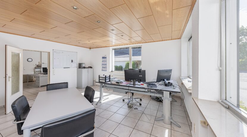 lichtdurchflutetes Büro