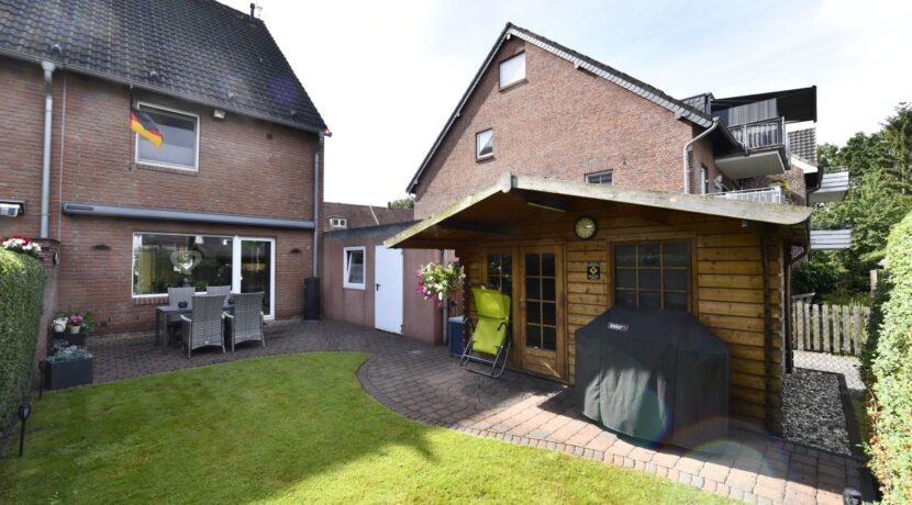 Gartenansicht und Rückfront Haus