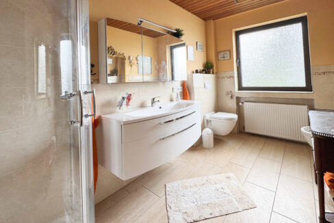 Badezimmer (OG)