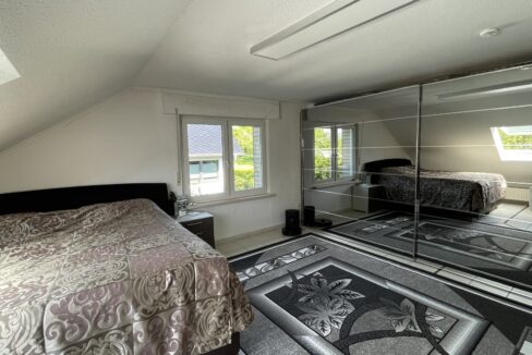 Schlafzimmer DG