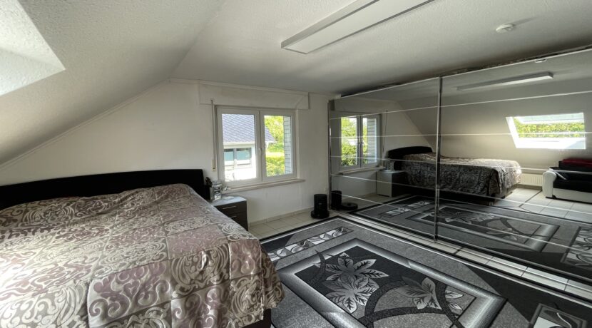 Schlafzimmer DG