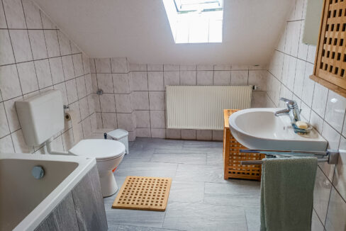 Saniertes Badezimmer DG