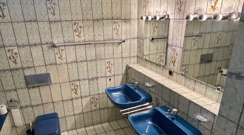 Badezimmer im Erdgeschoss