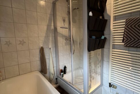 ...Wanne und Dusche