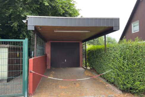 Garage / Carport
