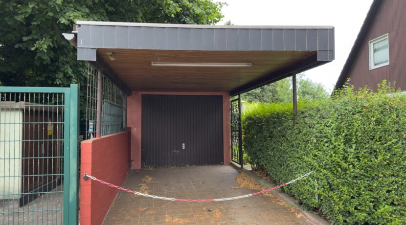 Garage / Carport