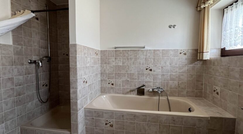 Wanne und Dusche