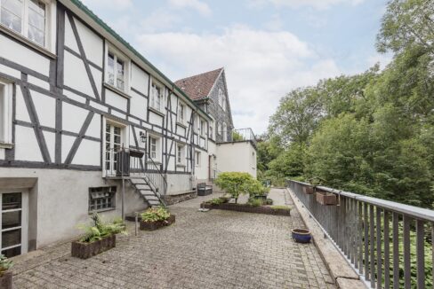 Hoffläche mit grüner Aussicht