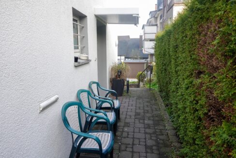 Separater Eingang rückseitig stufenlos