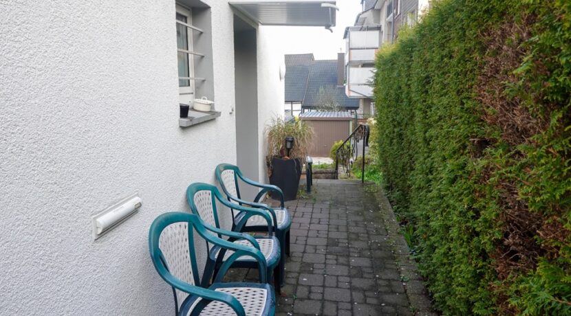 Separater Eingang rückseitig stufenlos