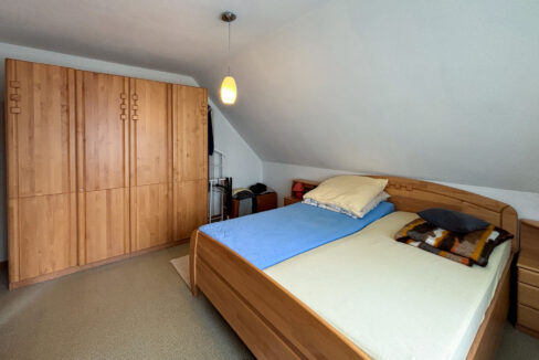 Schlafzimmer DG