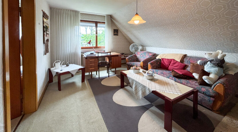 Durchgangszimmer DG