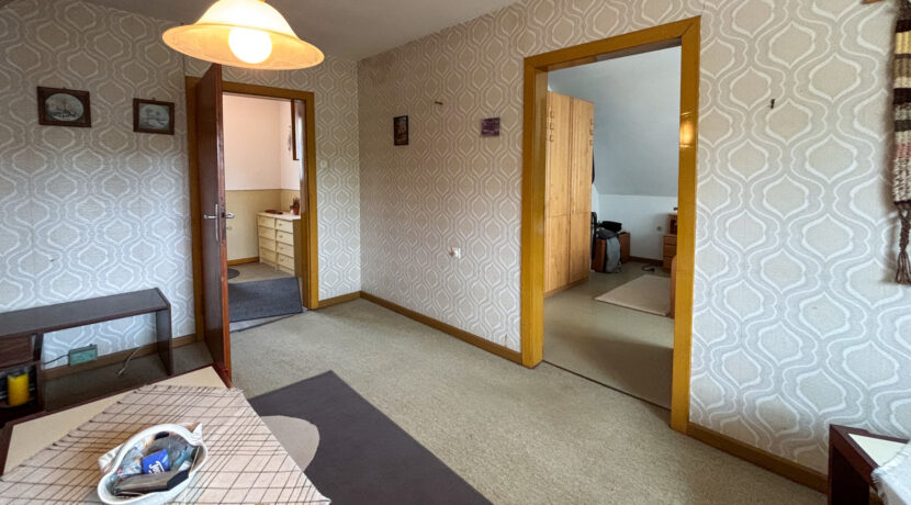 Durchgangszimmer DG