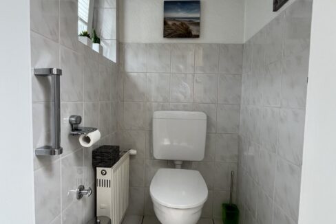 separates WC