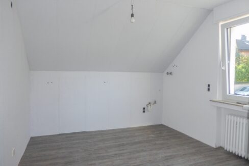 Schlafzimmer mit mod. Bodenbelag