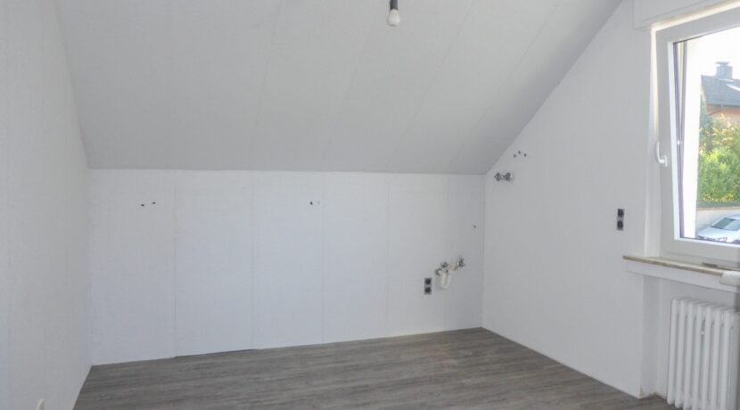 Schlafzimmer mit mod. Bodenbelag