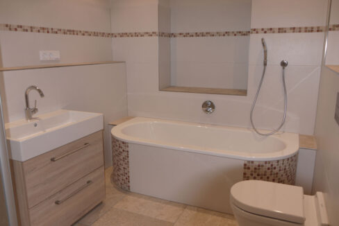 Teilansicht Badezimmer 1