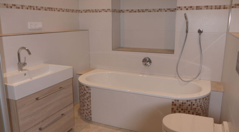 Teilansicht Badezimmer 1
