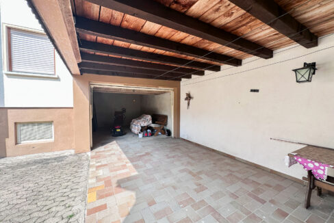 Freisitz und Garage