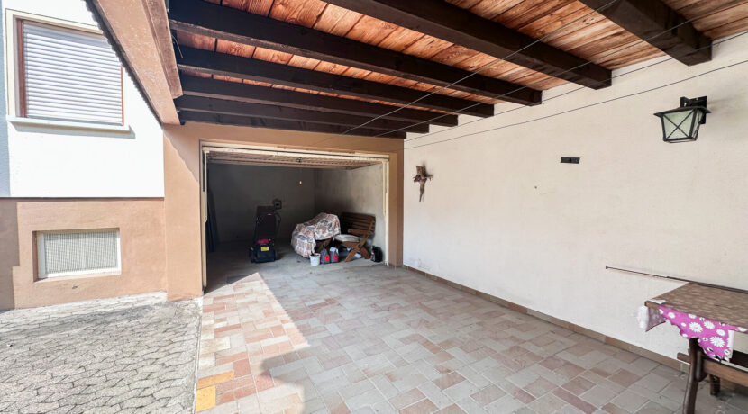 Freisitz und Garage