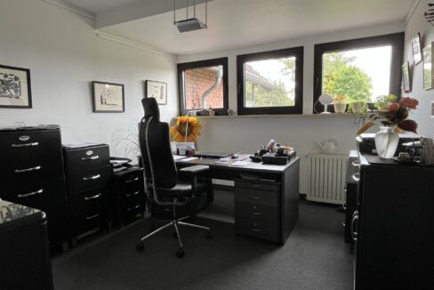 Büro (vor der Küche gelegen)