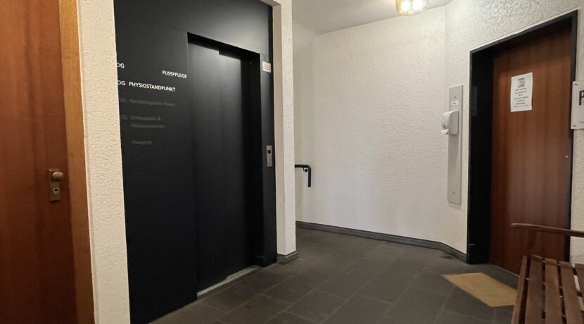 Vor der Eingangstür