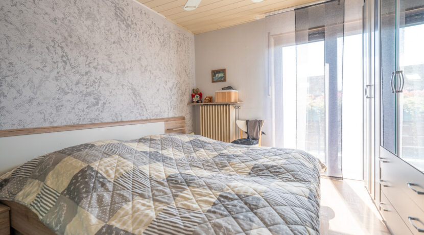 Schlafzimmer mit Zugang Balkon