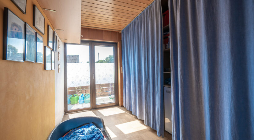 Zimmer mit Zugang Balkon