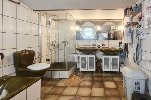 Badezimmer EG