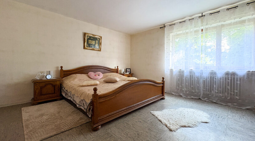 Schlafzimmer (EG)