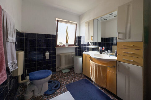 Badezimmer (EG)